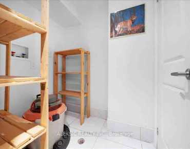 
77 Borden St University, Toronto 4 beds 4 baths  garage $3.095M