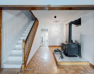 
11 Flamingo Cres Brookhaven-Amesbury, Toronto 3 beds 2 baths  garage $999.99K