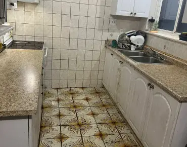 
1251 Quest Circ Meadowvale Village, Mississauga 3 beds 2 baths 1 garage $899.9K