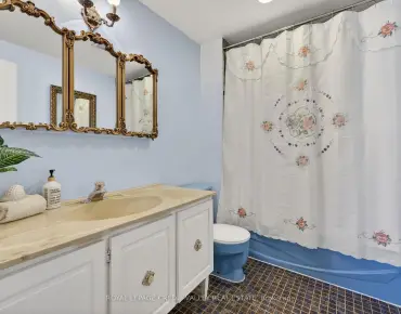 
Murray Hill  Creditview, Mississauga 4 beds 4 baths 2 garage $1.35M