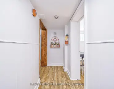 65 Whitley Ave Downsview-Roding-CFB, Toronto 3 beds 4 baths garage $1.1M