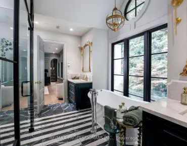 
43 Anaconda Ave Clairlea-Birchmount, Toronto 3 beds 2 baths  garage $799K