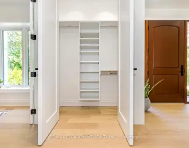 
5245 Champlain Trl Hurontario, Mississauga 4 beds 3 baths 2 garage $1.4M