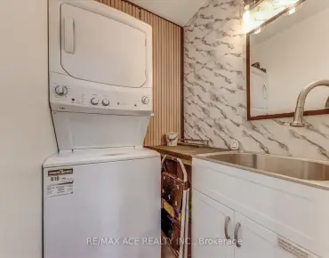 421 Valleyfield Dr Cooksville, Mississauga 4 beds 4 baths 2 garage $1.265M