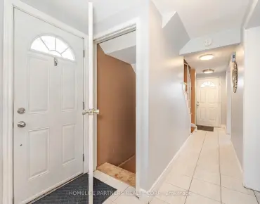 
5255 Astwell Ave Hurontario, Mississauga 3 beds 3 baths 2 garage $1.199M