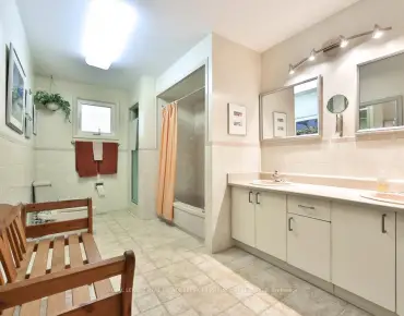 
1352 Nocturne Crt Lorne Park, Mississauga 3 beds 3 baths 2 garage $3.55M