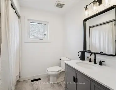 560 Meadow Wood Rd Clarkson, Mississauga 4 beds 4 baths 2 garage $2.65M