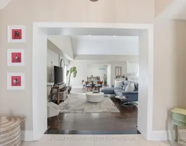 
2068 Mississauga Rd Sheridan, Mississauga 4 beds 5 baths 2 garage $2.5M