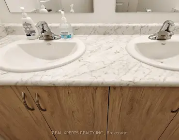 
38 John St S Port Credit, Mississauga 3 beds 2 baths  garage $1.525M