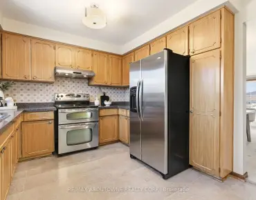 
855 Tenth St Lakeview, Mississauga 4 beds 6 baths 2 garage $1.7M