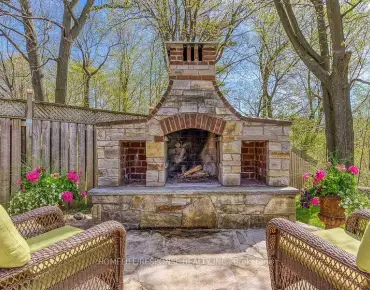 
48 Minnewawa Rd Port Credit, Mississauga 2 beds 1 baths  garage $1.315M