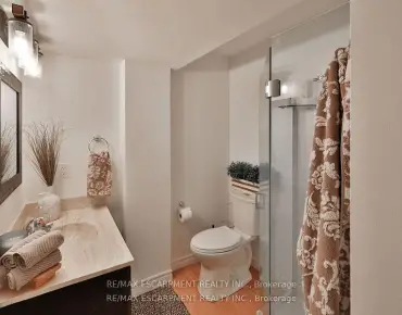 3115 Mallbridge Cres Malton, Mississauga 3 beds 4 baths garage $950K