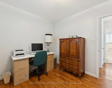 
11 Flamingo Cres Brookhaven-Amesbury, Toronto 3 beds 2 baths  garage $999.99K