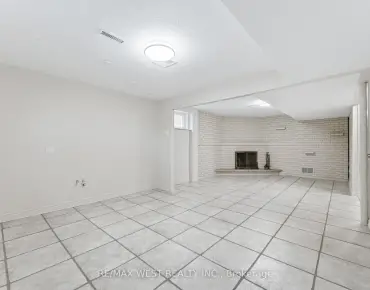 66 Dewlane Dr <a href='https://luckyalan.com/community_CN.php?community=Toronto:Newtonbrook West'>Newtonbrook West, Toronto</a> 4 beds 3 baths 1 garage $1.589M