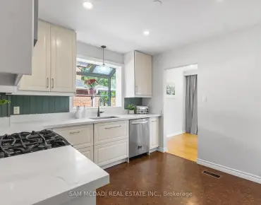 
1352 Nocturne Crt Lorne Park, Mississauga 3 beds 3 baths 2 garage $3.55M