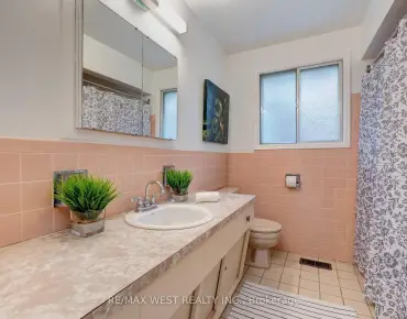 29 Fulwell Cres York University Heights, Toronto 3 beds 2 baths 2 garage $1.2M
