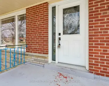 
16 Ayre Point Rd Cliffcrest, Toronto 3 beds 2 baths  garage $1.099M