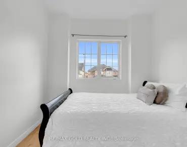 
4638 Regents Terr Hurontario, Mississauga 3 beds 4 baths 2 garage $1.029M