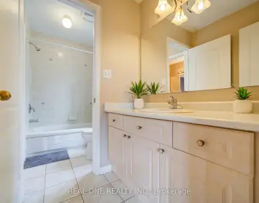 
708 Montbeck Cres Lakeview, Mississauga 3 beds 2 baths 1 garage $1.3M