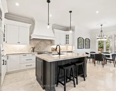9 Canfield Pl <a href='https://luckyalan.com/community_CN.php?community=Toronto:Banbury-Don Mills'>Banbury-Don Mills, Toronto</a> 4 beds 5 baths  garage $2.5M