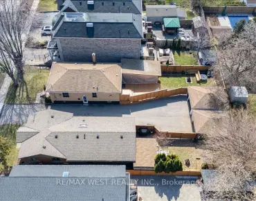 68 Paulvale Cres York University Heights, Toronto 3 beds 2 baths 1 garage $920K