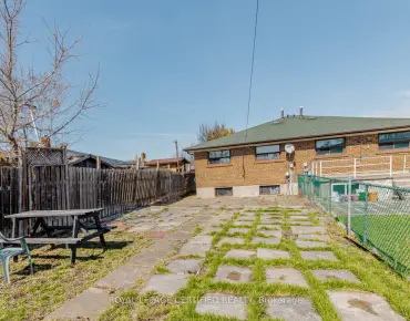 
6545 Song Bird Cres Meadowvale Village, Mississauga 4 beds 4 baths 1 garage $1.096M