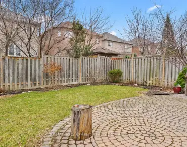 
123 Vista Dr W Streetsville, Mississauga 4 beds 2 baths  garage $900K