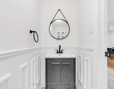 
123 Vista Dr W Streetsville, Mississauga 4 beds 2 baths  garage $900K