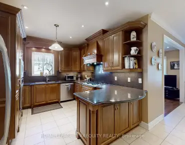 
29 Farmcote Rd <a href='https://luckyalan.com/community.php?community=Toronto:Banbury-Don Mills'>Banbury-Don Mills, Toronto</a> 3 beds 3 baths  garage $2.3M