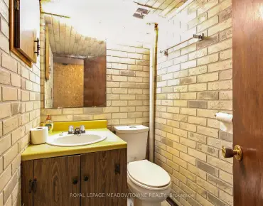 
3390 Frobex Crt Erindale, Mississauga 4 beds 2 baths 1 garage $785K