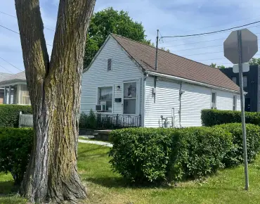 16 Leitch Ave York University Heights, Toronto 3 beds 4 baths 2 garage $950K