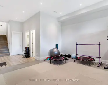 94 Madawaska Ave <a href='https://luckyalan.com/community_CN.php?community=Toronto:Newtonbrook East'>Newtonbrook East, Toronto</a> 6 beds 4 baths 2 garage $1.388M