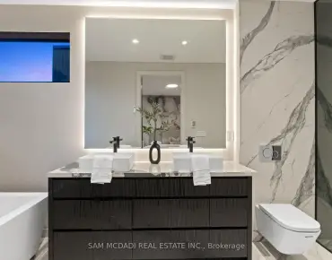 
821 Parkland Ave Clarkson, Mississauga 4 beds 2 baths 4 garage $2.299M