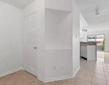 
1352 Nocturne Crt Lorne Park, Mississauga 3 beds 3 baths 2 garage $3.55M