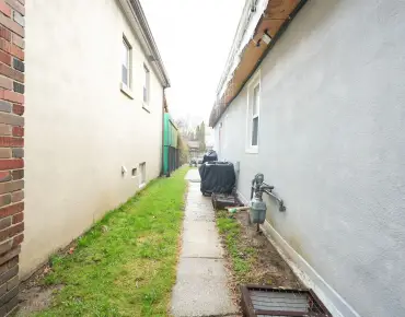 
3312 Bathurst St Englemount-Lawrence, Toronto 2 beds 2 baths  garage $815K