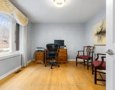 11 Castle Hill Dr L'Amoreaux, Toronto 4 beds 4 baths 2 garage $1.089M