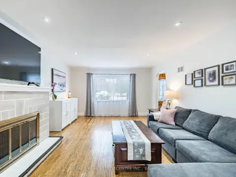 Mississauga Sheridan community 2212 Mississauga Rd For Sale