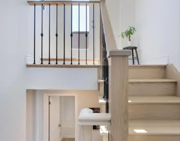 34 Bearbury Dr Markland Wood, Toronto 3 beds 3 baths 1 garage $1.849M