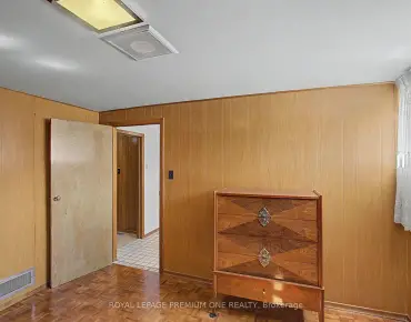 
85 Three Valleys Dr <a href='https://luckyalan.com/community.php?community=Toronto:Parkwoods-Donalda'>Parkwoods-Donalda, Toronto</a> 4 beds 3 baths  garage $1.298M