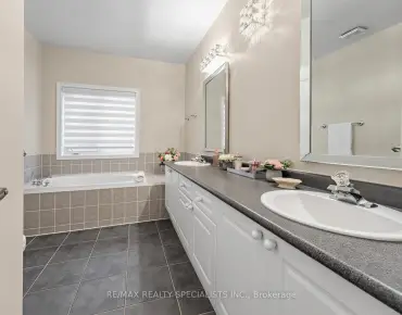 946 Brass Winds Pl Meadowvale Village, Mississauga 3 beds 3 baths 2 garage $1.47M
