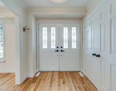 1585 Crombie Rd Lorne Park, Mississauga 4 beds 4 baths 2 garage $1.6M
