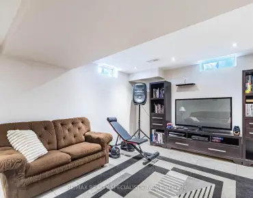 6672 Opera Glass Cres Meadowvale Village, Mississauga 4 beds 4 baths 1 garage $1.13M
