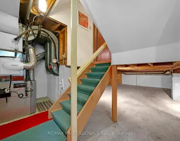 
7258 Vernor Dr Malton, Mississauga 4 beds 3 baths 1 garage $959K