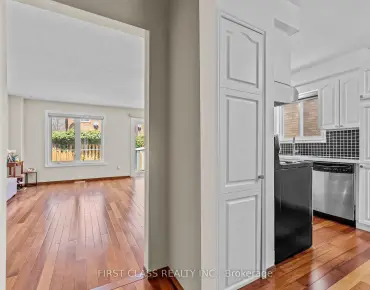 
2230 Britannia Rd W Streetsville, Mississauga 2 beds 4 baths  garage $1.3M