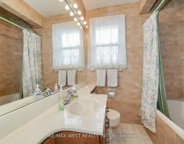 
37 Bentworth Ave Yorkdale-Glen Park, Toronto 3 beds 3 baths  garage $1.4M