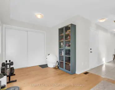 
Eaglemount Cres Erindale, Mississauga 3 beds 2 baths  garage $999K