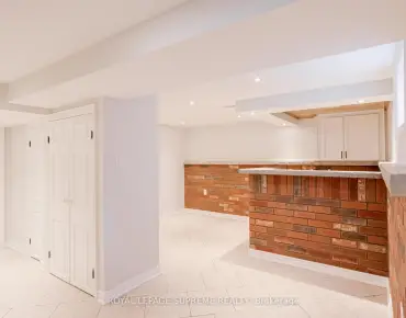 
26 Donnalyn Dr <a href='https://luckyalan.com/community.php?community=Toronto:Newtonbrook West'>Newtonbrook West, Toronto</a> 4 beds 2 baths 1 garage $899K