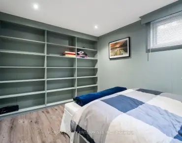 
10 Woolton Cres Brookhaven-Amesbury, Toronto 3 beds 2 baths 2 garage $1.228M