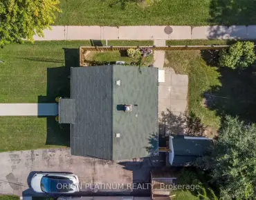 
15 Strathallan Blvd <a href='https://luckyalan.com/community.php?community=Toronto:Lawrence Park South'>Lawrence Park South, Toronto</a> 4 beds 6 baths 1 garage $3.165M