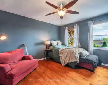 
6942 Barrisdale Dr Meadowvale, Mississauga 4 beds 5 baths 2 garage $1.18M
